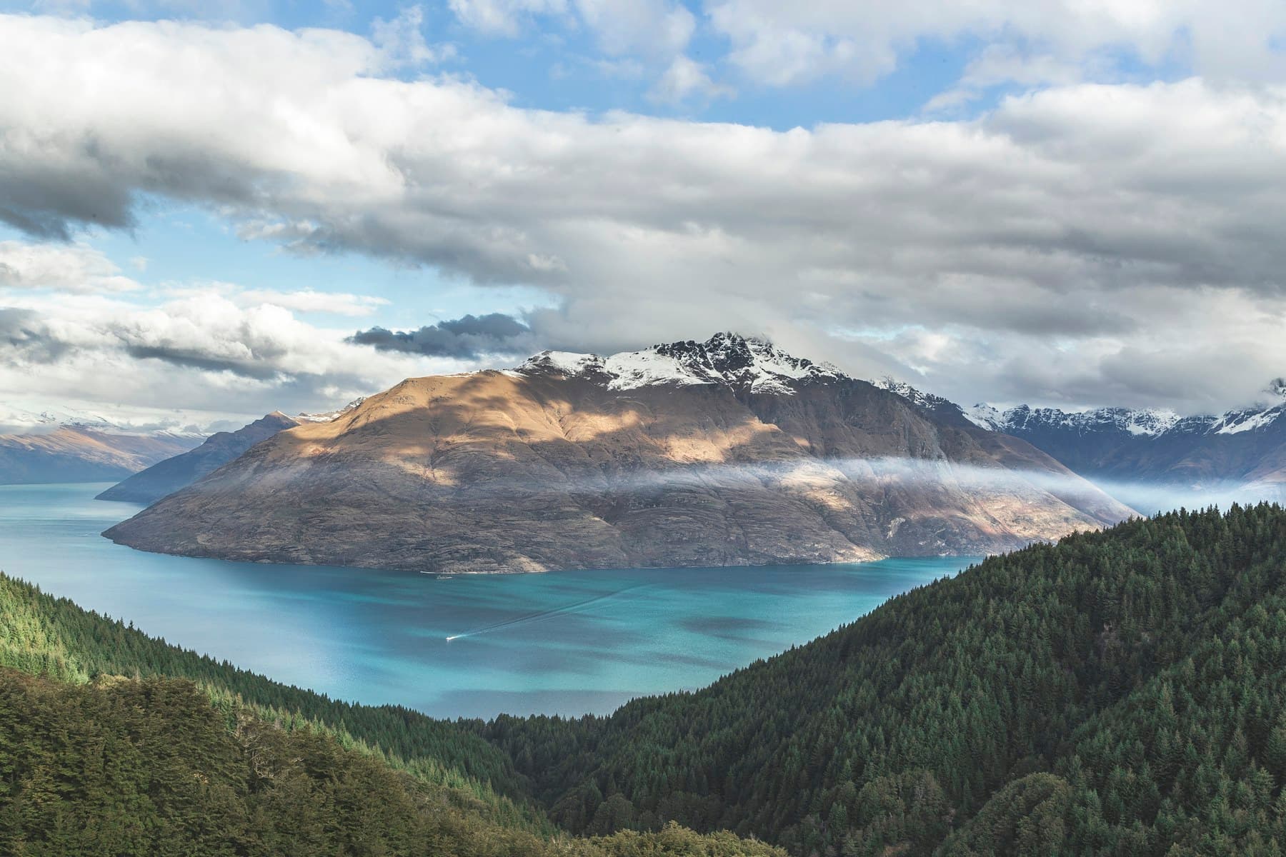 新西兰湖泊与山脉风景